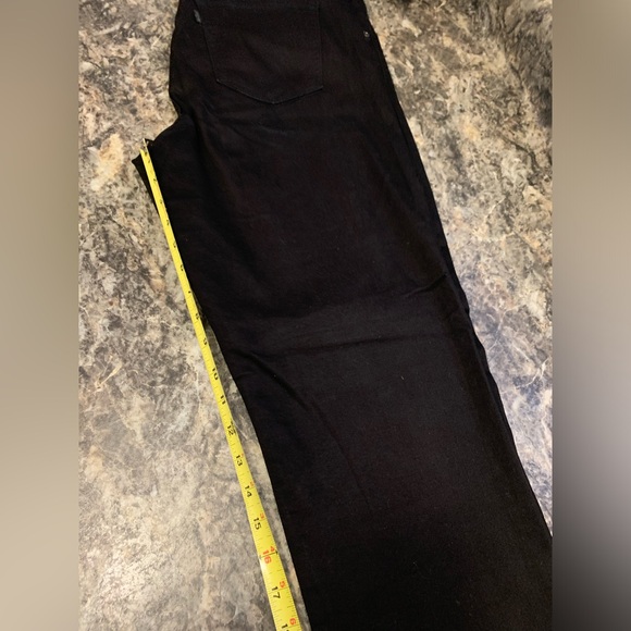 Levi’s Women’s 724 Straight-Leg Jeans - Picture 5 of 9